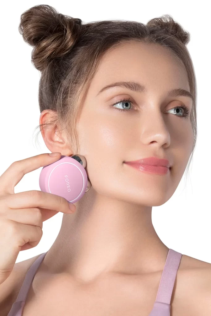 FOREO BEAR™ Akıllı Microcurrent Yüz Sıkılaştırma Cihazı
