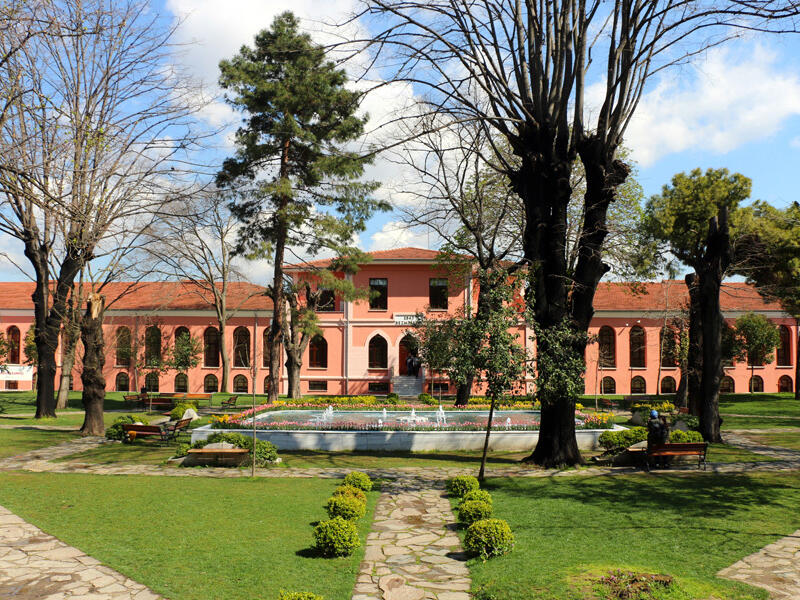 Bezmialem Vakıf Üniversitesi